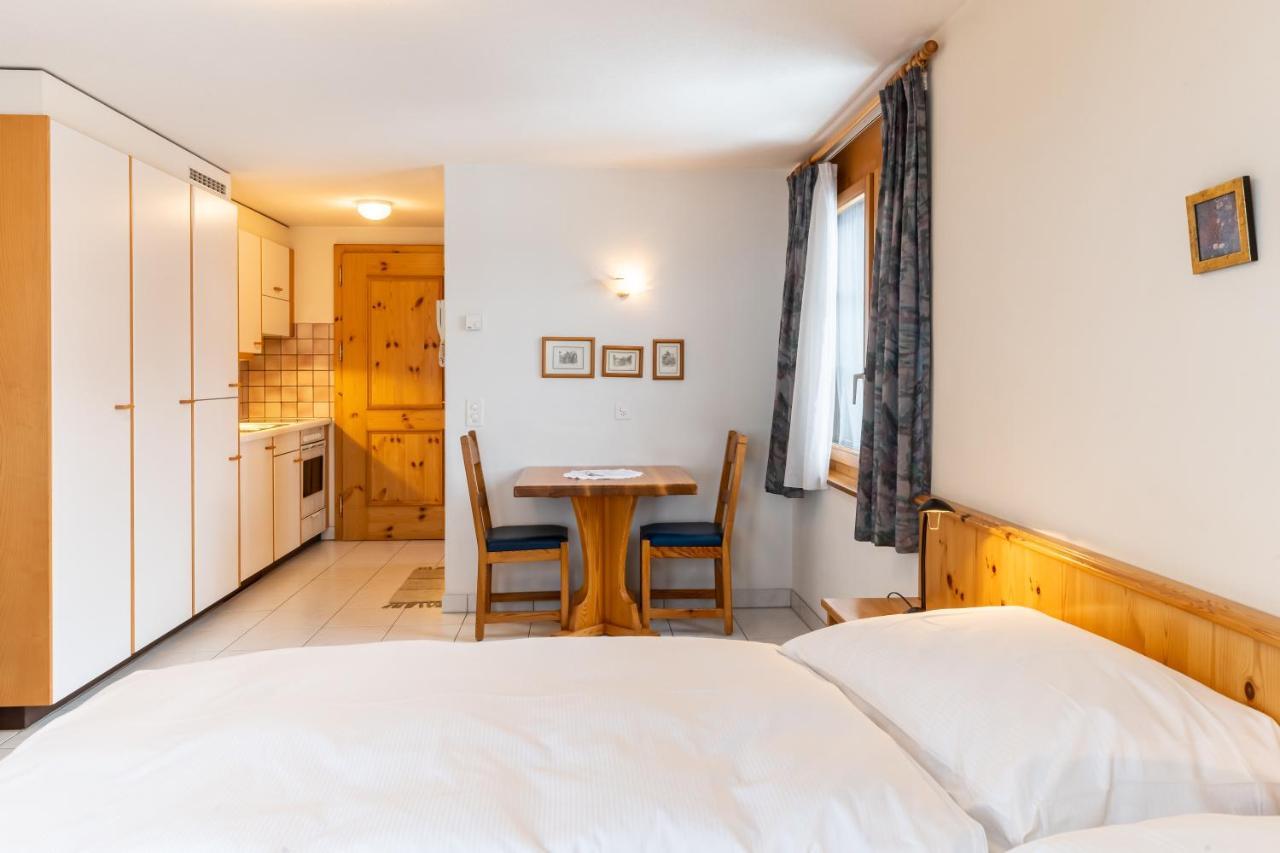 Haus Zer Weidu Apartman Zermatt Kültér fotó